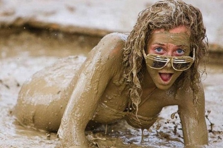 Hot-and-wet-girls-mud-wrestling-pictures-5_medium