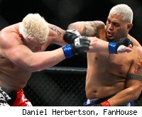 Mark Hunt wins knockout of night at UFC 127.